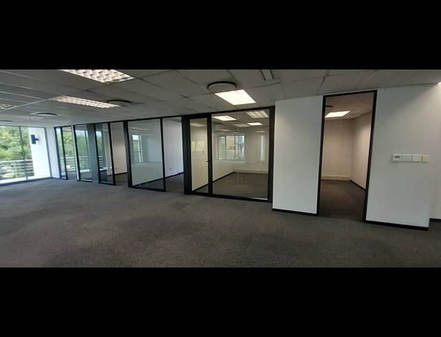 669M² OFFICE TO LET IN BRYANSTON